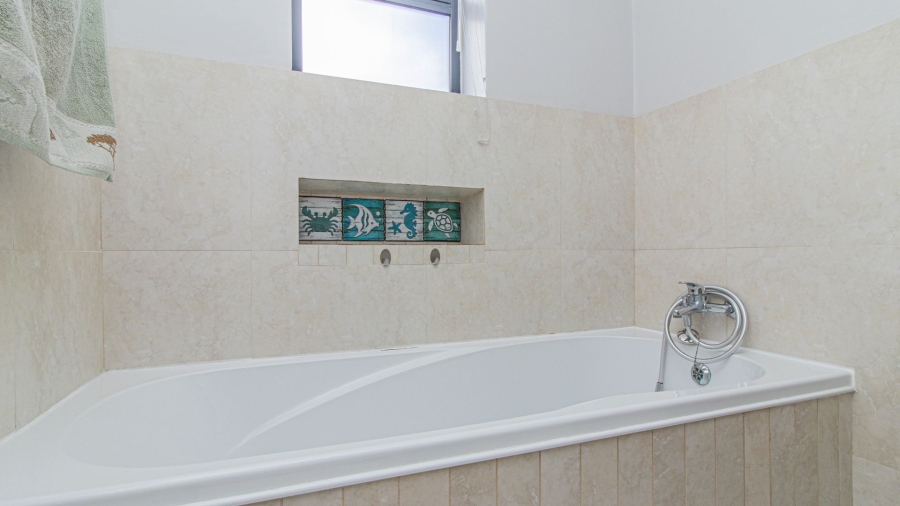 4 Bedroom Property for Sale in Perlemoenbaai Western Cape